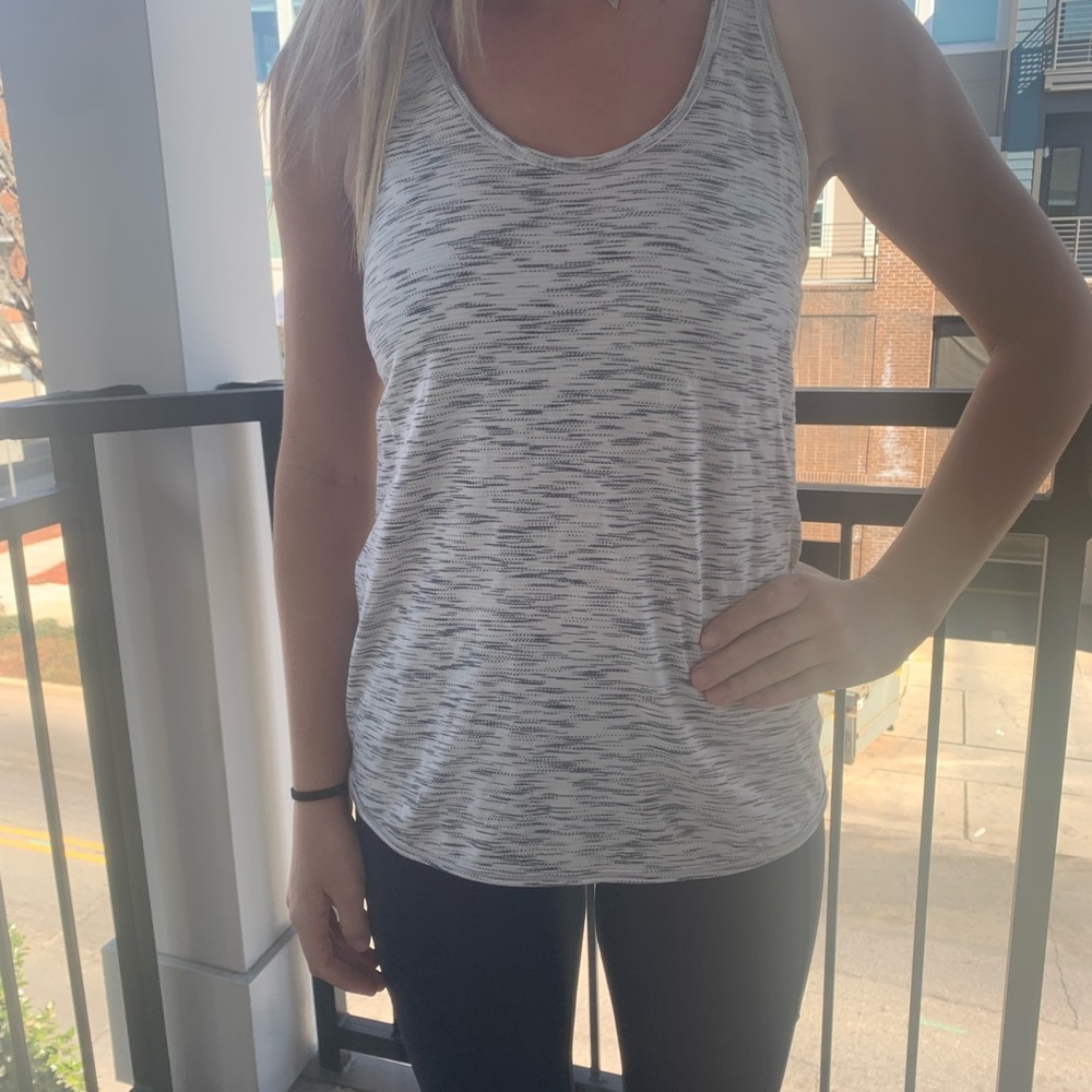 LuLuLemon athletica- great condition top size 4